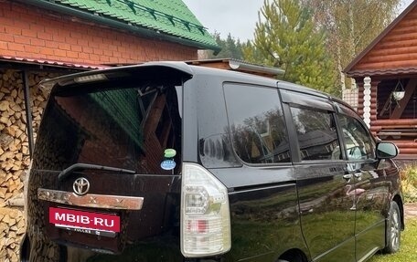 Toyota Voxy III, 2016 год, 1 400 000 рублей, 2 фотография