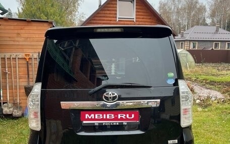 Toyota Voxy III, 2016 год, 1 400 000 рублей, 5 фотография