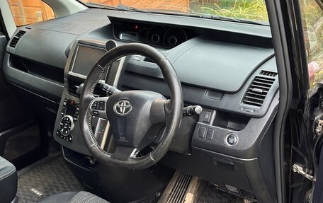 Toyota Voxy III, 2016 год, 1 400 000 рублей, 13 фотография