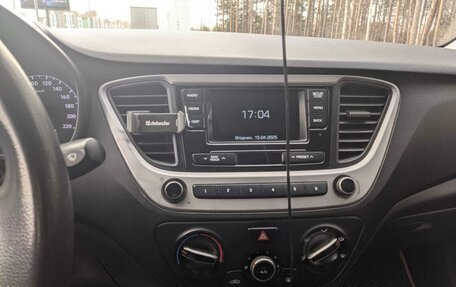 Hyundai Solaris II рестайлинг, 2017 год, 780 000 рублей, 4 фотография
