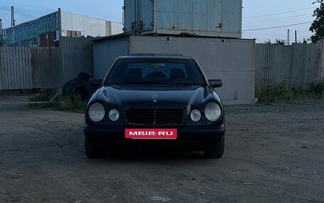 Mercedes-Benz E-Класс, 1997 год, 450 000 рублей, 3 фотография