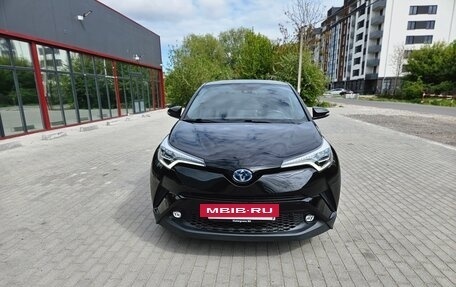 Toyota C-HR I рестайлинг, 2019 год, 2 750 000 рублей, 3 фотография