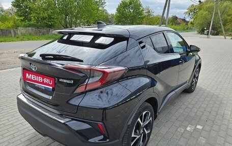 Toyota C-HR I рестайлинг, 2019 год, 2 750 000 рублей, 4 фотография