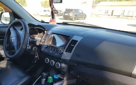 Mitsubishi Outlander III рестайлинг 3, 2008 год, 1 050 000 рублей, 9 фотография