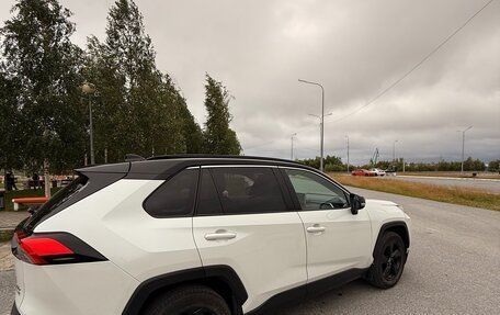 Toyota RAV4, 2020 год, 3 700 000 рублей, 5 фотография
