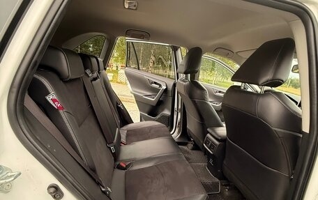 Toyota RAV4, 2020 год, 3 700 000 рублей, 8 фотография
