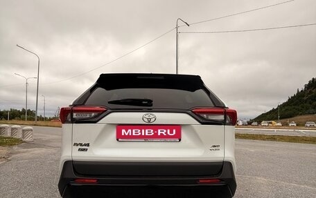 Toyota RAV4, 2020 год, 3 700 000 рублей, 2 фотография