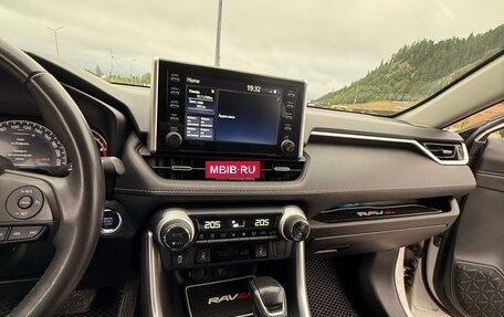 Toyota RAV4, 2020 год, 3 700 000 рублей, 7 фотография