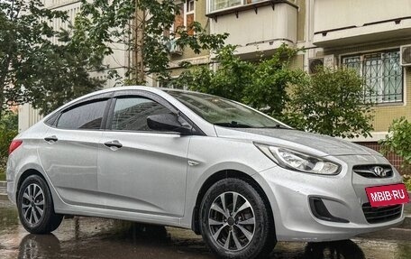 Hyundai Solaris II рестайлинг, 2013 год, 950 000 рублей, 2 фотография