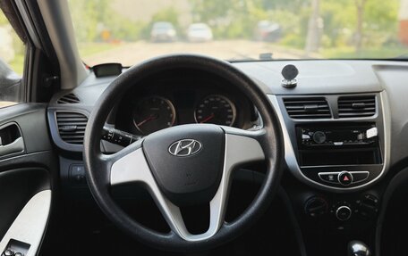 Hyundai Solaris II рестайлинг, 2013 год, 950 000 рублей, 24 фотография