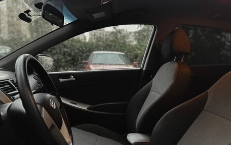 Hyundai Solaris II рестайлинг, 2013 год, 950 000 рублей, 25 фотография