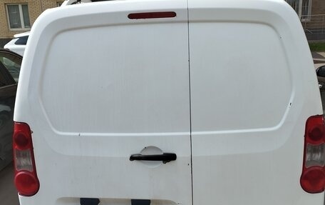 Peugeot Partner II рестайлинг 2, 2010 год, 450 000 рублей, 8 фотография