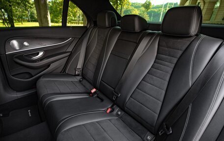 Mercedes-Benz E-Класс, 2018 год, 4 290 000 рублей, 21 фотография