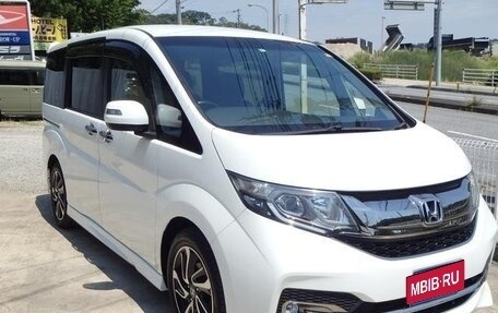 Honda Stepwgn IV, 2017 год, 1 650 000 рублей, 2 фотография