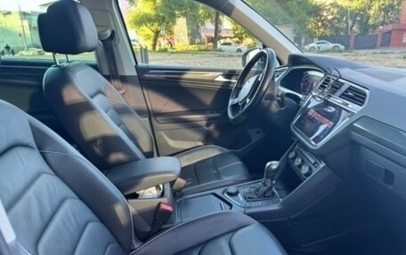 Volkswagen Tiguan II, 2018 год, 3 150 000 рублей, 3 фотография