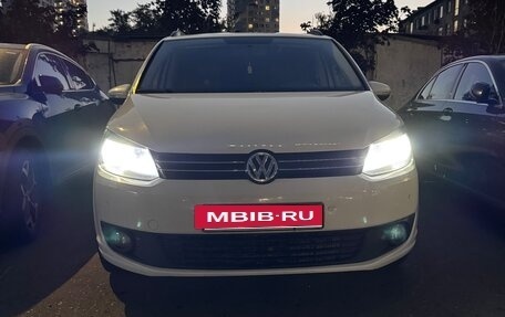 Volkswagen Touran III, 2010 год, 1 450 000 рублей, 16 фотография
