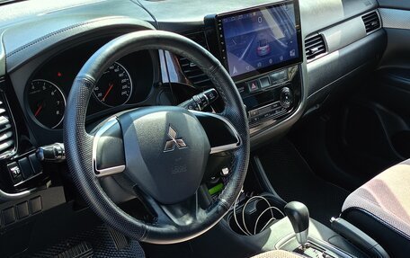 Mitsubishi Outlander III рестайлинг 3, 2015 год, 1 400 000 рублей, 5 фотография