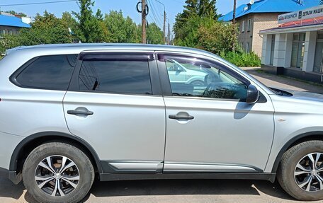 Mitsubishi Outlander III рестайлинг 3, 2015 год, 1 400 000 рублей, 7 фотография