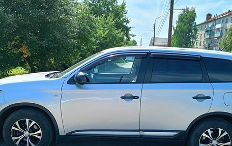 Mitsubishi Outlander III рестайлинг 3, 2015 год, 1 400 000 рублей, 2 фотография