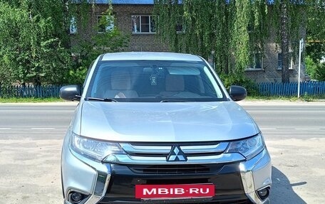 Mitsubishi Outlander III рестайлинг 3, 2015 год, 1 400 000 рублей, 3 фотография