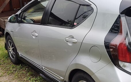 Toyota Aqua I, 2012 год, 800 000 рублей, 2 фотография
