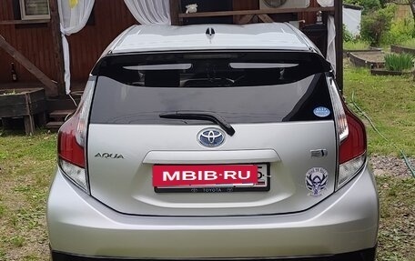 Toyota Aqua I, 2012 год, 800 000 рублей, 3 фотография