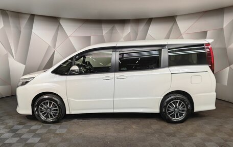 Toyota Noah III, 2016 год, 1 865 150 рублей, 5 фотография