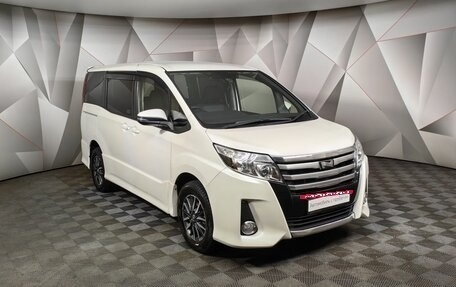 Toyota Noah III, 2016 год, 1 865 150 рублей, 3 фотография