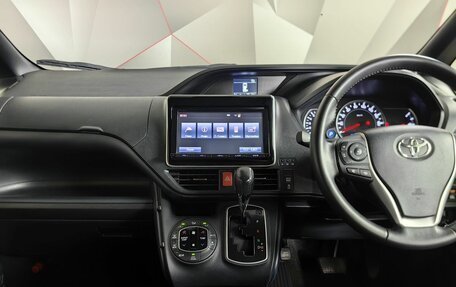 Toyota Noah III, 2016 год, 1 865 150 рублей, 10 фотография