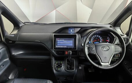 Toyota Noah III, 2016 год, 1 865 150 рублей, 9 фотография