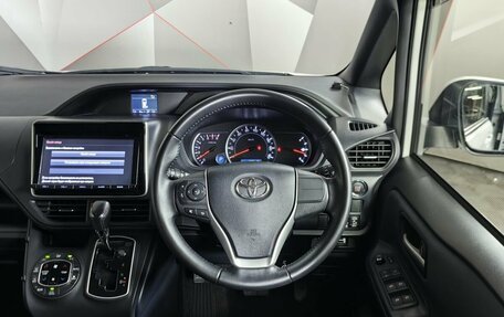 Toyota Noah III, 2016 год, 1 865 150 рублей, 13 фотография