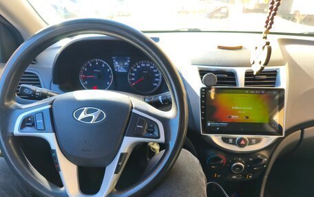 Hyundai Solaris II рестайлинг, 2012 год, 750 000 рублей, 4 фотография