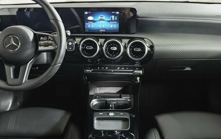 Mercedes-Benz A-Класс, 2019 год, 2 193 000 рублей, 15 фотография
