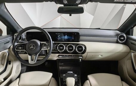 Mercedes-Benz A-Класс, 2020 год, 2 750 000 рублей, 14 фотография