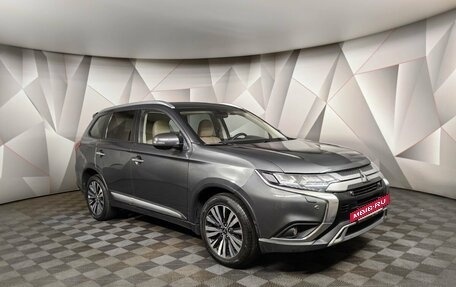 Mitsubishi Outlander III рестайлинг 3, 2019 год, 1 699 000 рублей, 3 фотография