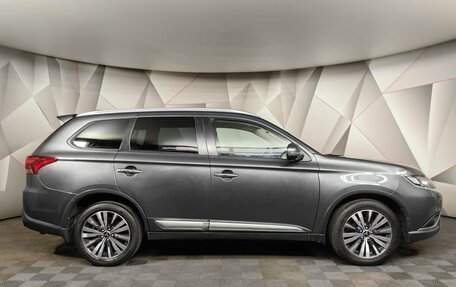 Mitsubishi Outlander III рестайлинг 3, 2019 год, 1 699 000 рублей, 6 фотография