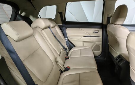 Mitsubishi Outlander III рестайлинг 3, 2019 год, 1 699 000 рублей, 12 фотография