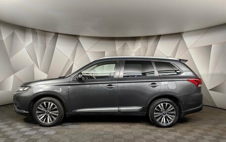 Mitsubishi Outlander III рестайлинг 3, 2019 год, 1 699 000 рублей, 5 фотография