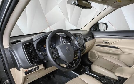 Mitsubishi Outlander III рестайлинг 3, 2019 год, 1 699 000 рублей, 14 фотография