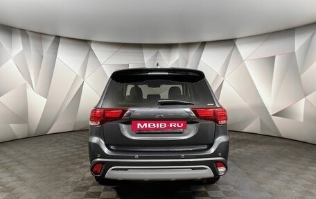 Mitsubishi Outlander III рестайлинг 3, 2019 год, 1 699 000 рублей, 8 фотография