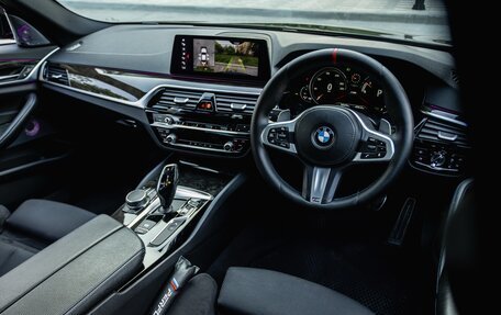 BMW 5 серия, 2017 год, 2 990 000 рублей, 24 фотография