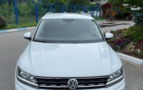 Volkswagen Tiguan II, 2018 год, 2 100 000 рублей, 2 фотография