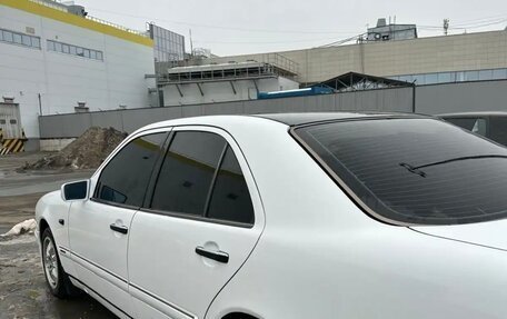 Mercedes-Benz E-Класс, 1996 год, 290 000 рублей, 5 фотография