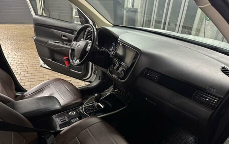 Mitsubishi Outlander III рестайлинг 3, 2020 год, 2 350 000 рублей, 3 фотография