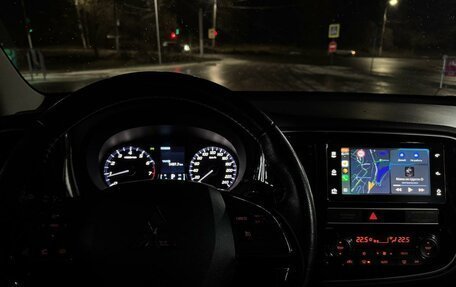 Mitsubishi Outlander III рестайлинг 3, 2020 год, 2 350 000 рублей, 5 фотография