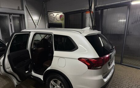 Mitsubishi Outlander III рестайлинг 3, 2020 год, 2 350 000 рублей, 9 фотография