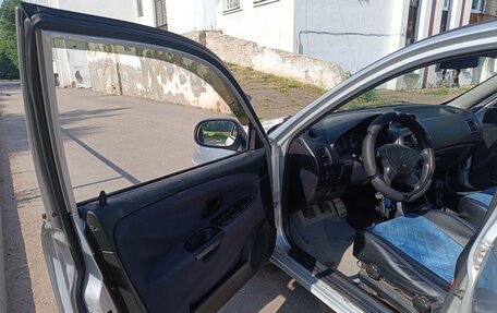 Mitsubishi Carisma I, 2000 год, 320 000 рублей, 6 фотография