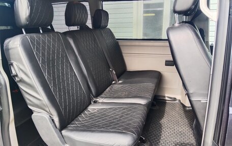 Volkswagen Caravelle T6 рестайлинг, 2015 год, 2 380 000 рублей, 7 фотография