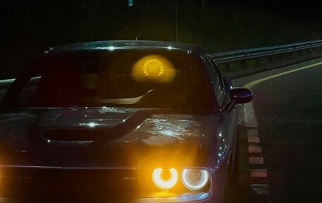 Dodge Challenger III рестайлинг 2, 2016 год, 5 000 000 рублей, 2 фотография