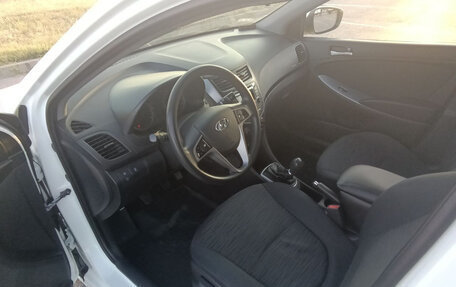 Hyundai Solaris II рестайлинг, 2016 год, 760 000 рублей, 10 фотография